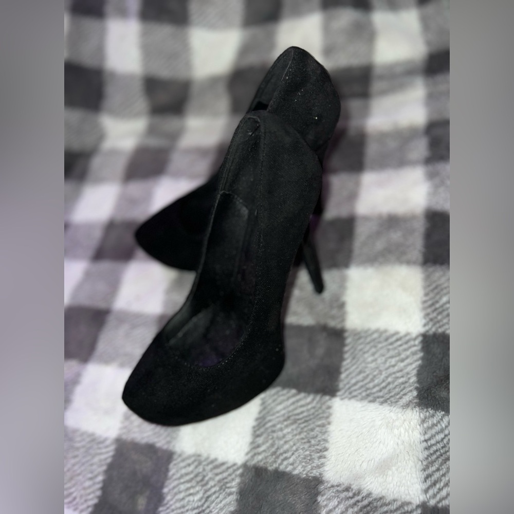 SHEIN Size 9 Black Suede Heels